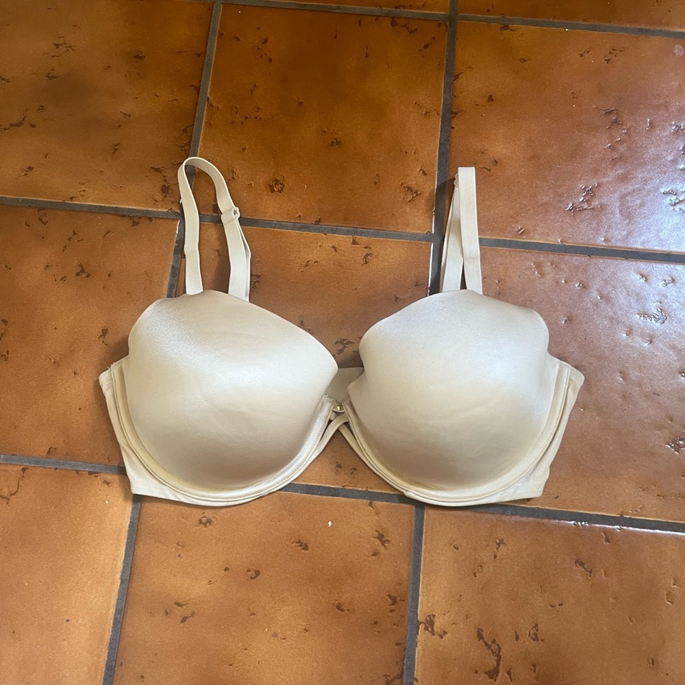Maidenform 34D Tan Underwire Seamless Bra with Adjustable Straps